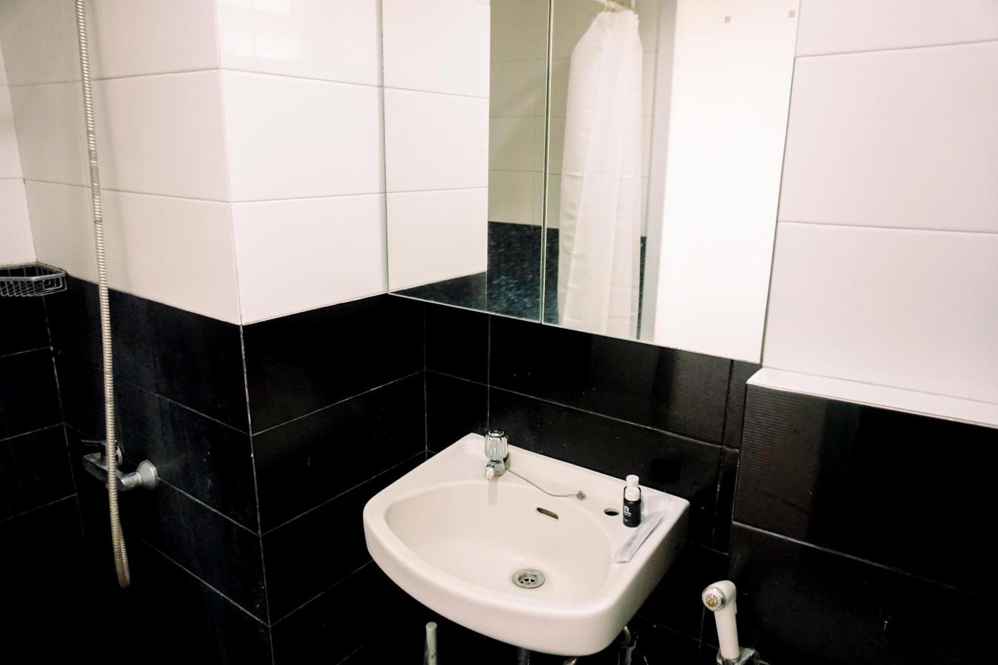 Comfy And Modern At Kebagusan By Travelio Apartemen